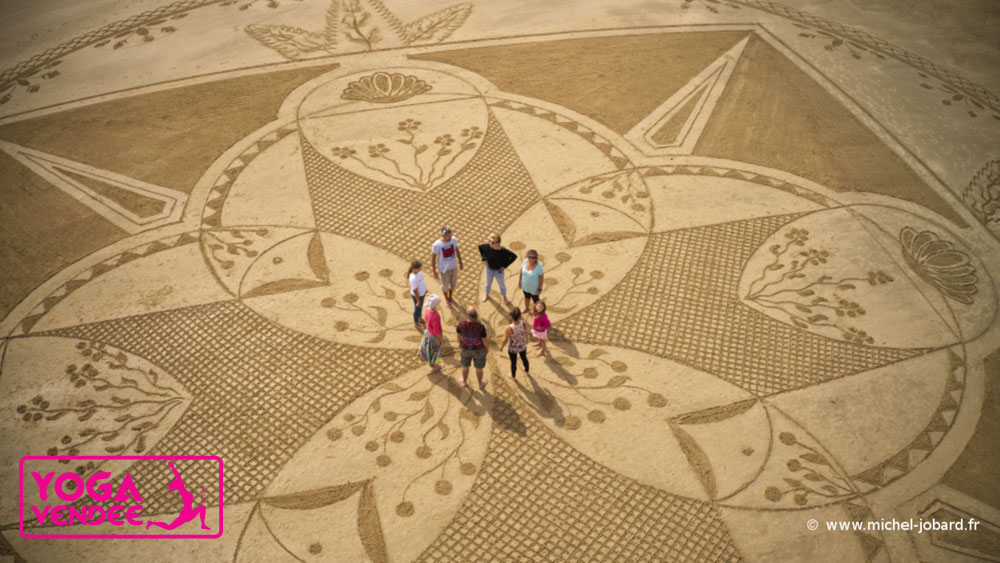 beach art land art plage yoga vendee mandala