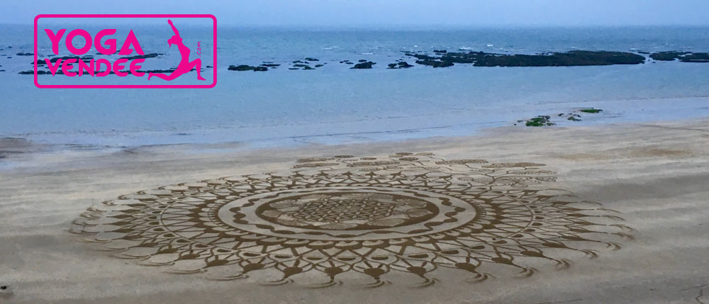 beach art mandala plage yoga vendee