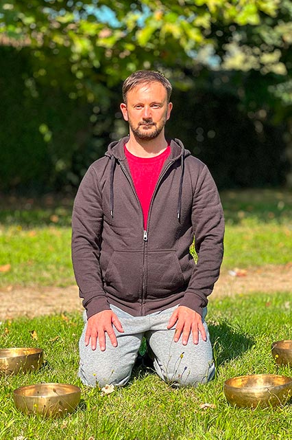 Prof de yoga en Vendée La Roche-sur-Yon Aurélien Fèvre