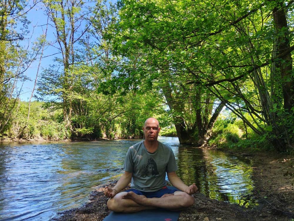 cours yoga Dordogne Perigord Nontron Brantôme Saint Pardoux-la-rivière meditation